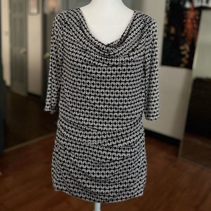 Women'a Cable and Gauge Blouse Top With Scoop Neck Black and White Size Medium